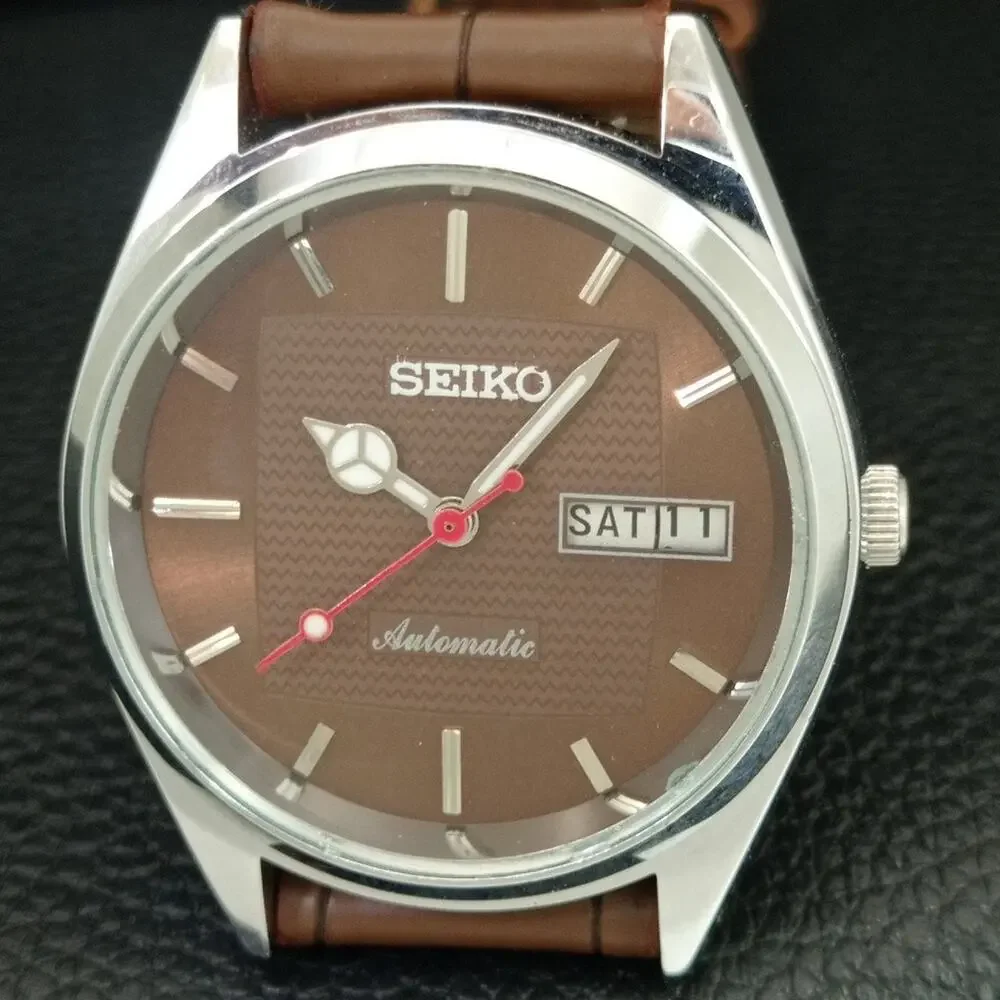 Vintage 1981 Seiko Automatic Mens Silver Watch W/daydate & Silver Accents